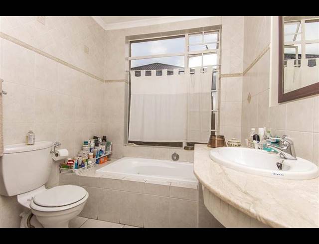 2 BEDROOM PROPERTY TO RENT IN NORWOOD